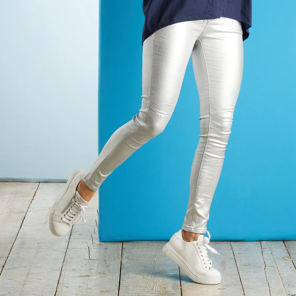 Feather: White Leather - Image 3