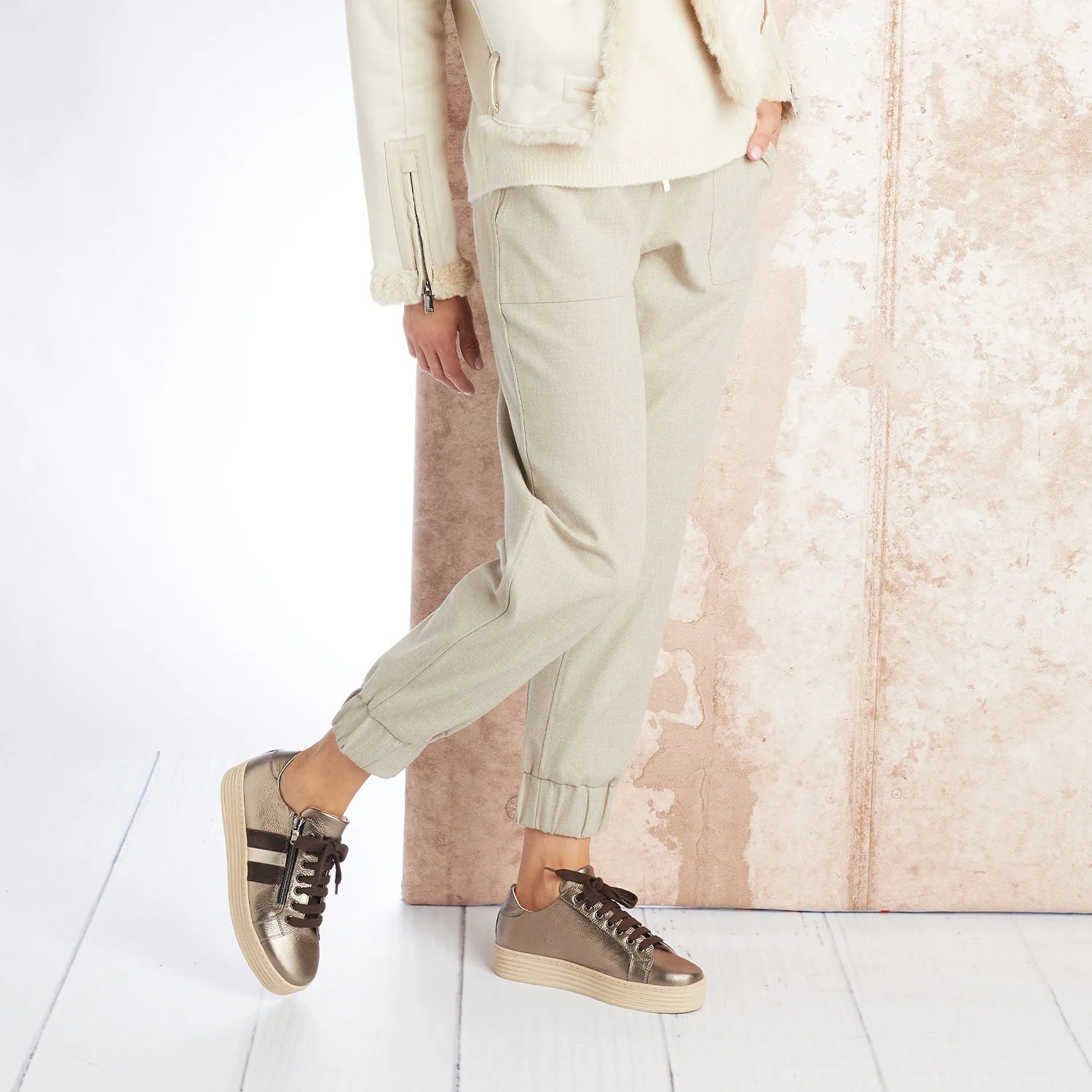 Hampton Stripe: Bronze Leather - Image 2