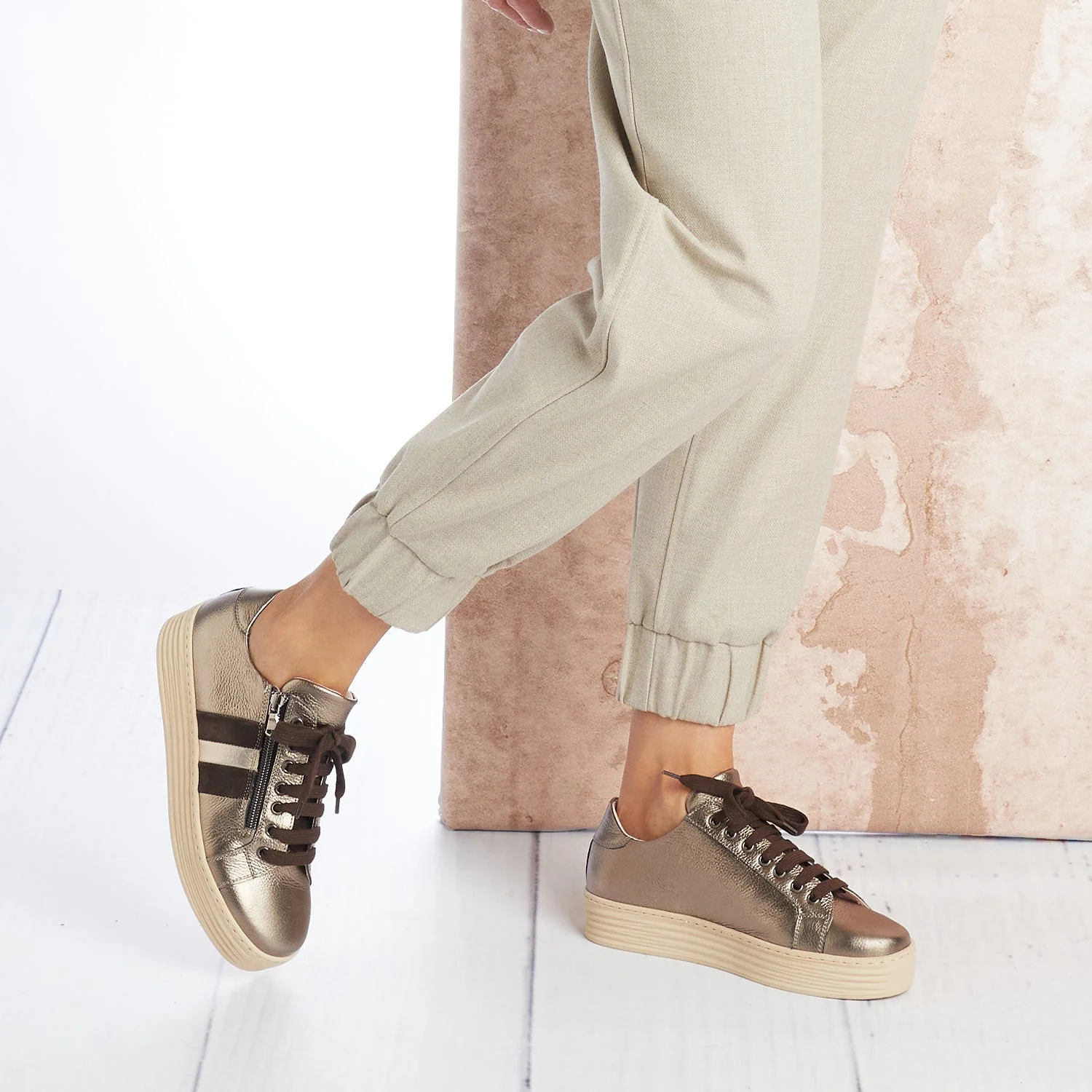 Hampton Stripe: Bronze Leather - Image 4