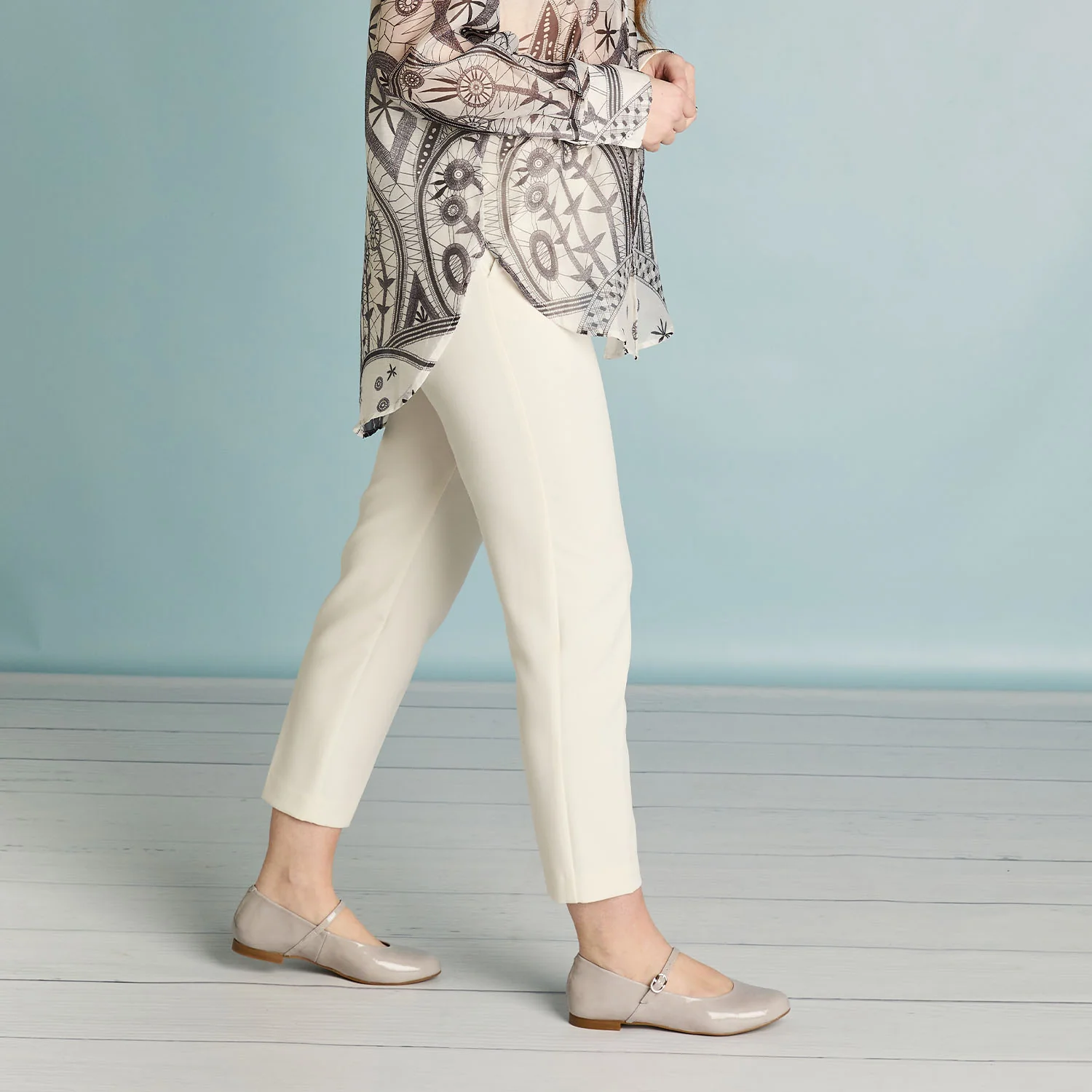 London: Pale Grey Patent Leather - Image 2
