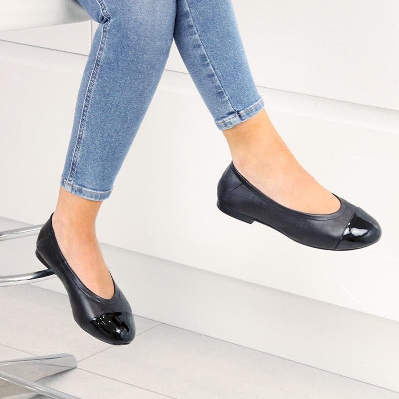 Luna: Black Leather & Patent - Image 4