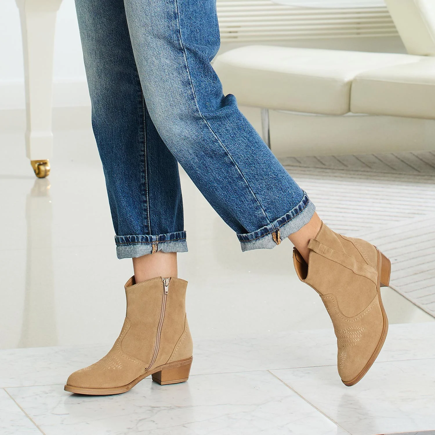 Pioneer: Sand Suede - Image 4