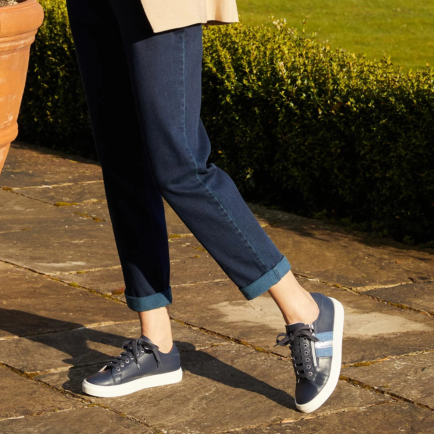 Sprint: Navy Leather & Denim - Image 5